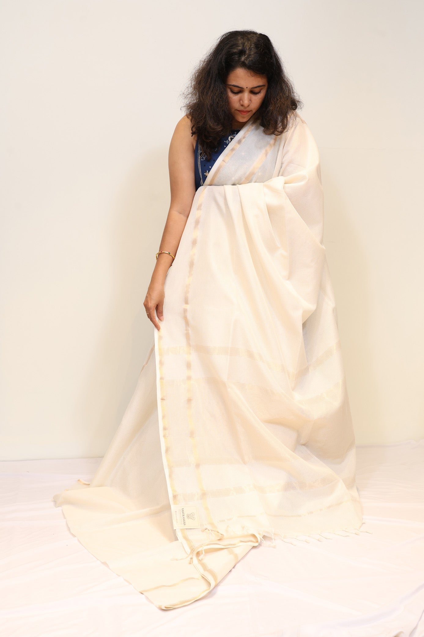 Exclusive Maheshwari Handwoven Silk Cotton Self Checkered Body Sarees with Zari Border