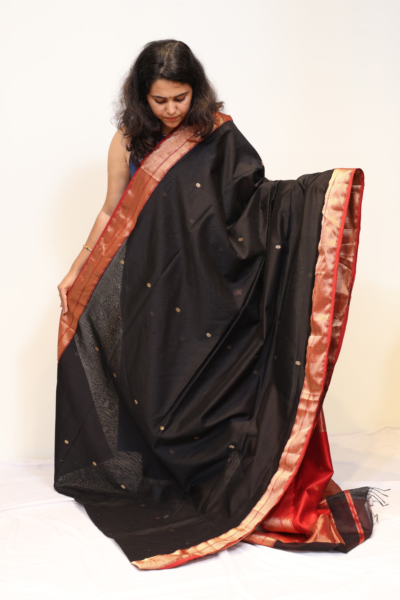 Traditional Maheshwari Silk Cotton Saree with Double Zari Border