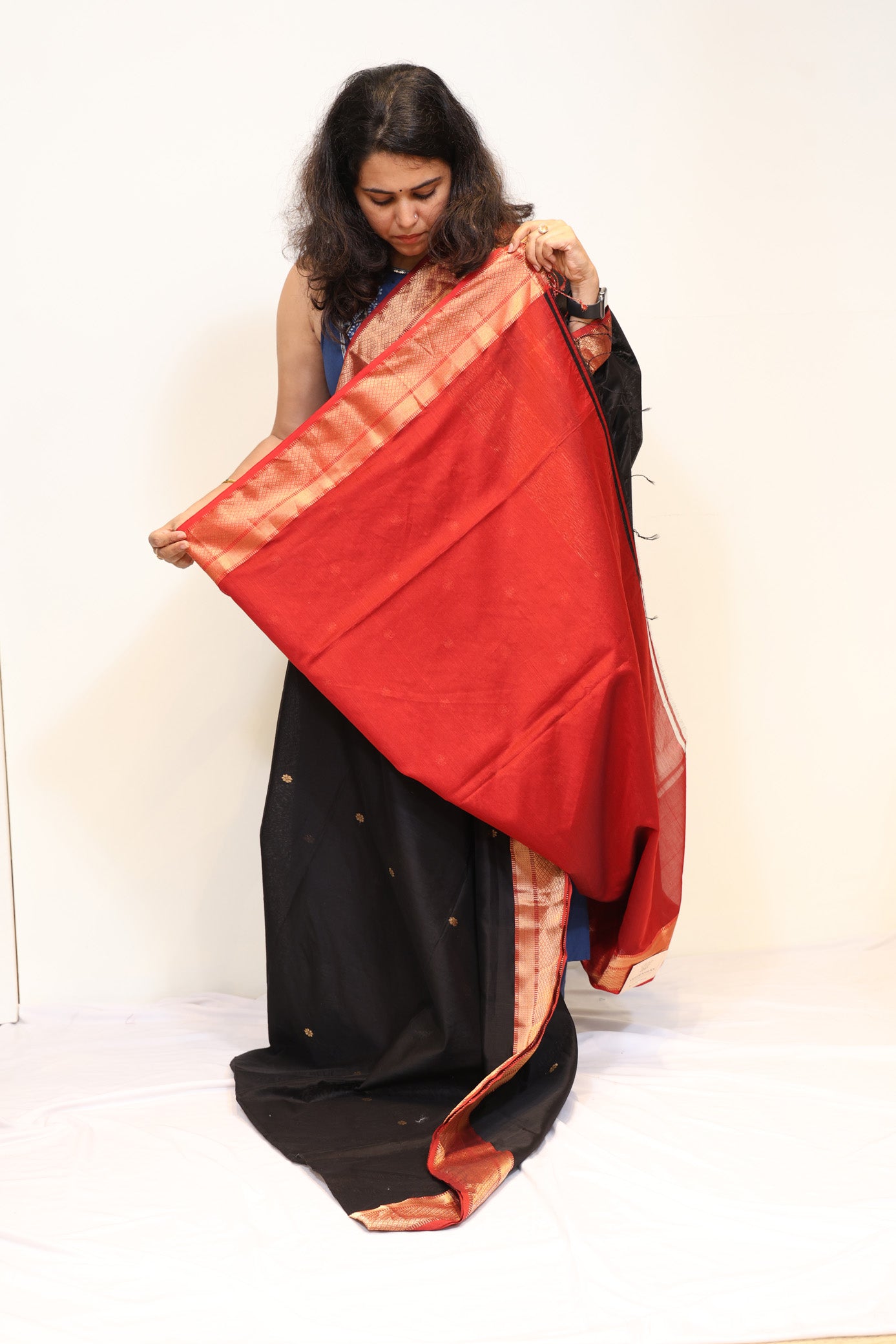 Traditional Maheshwari Silk Cotton Saree with Double Zari Border