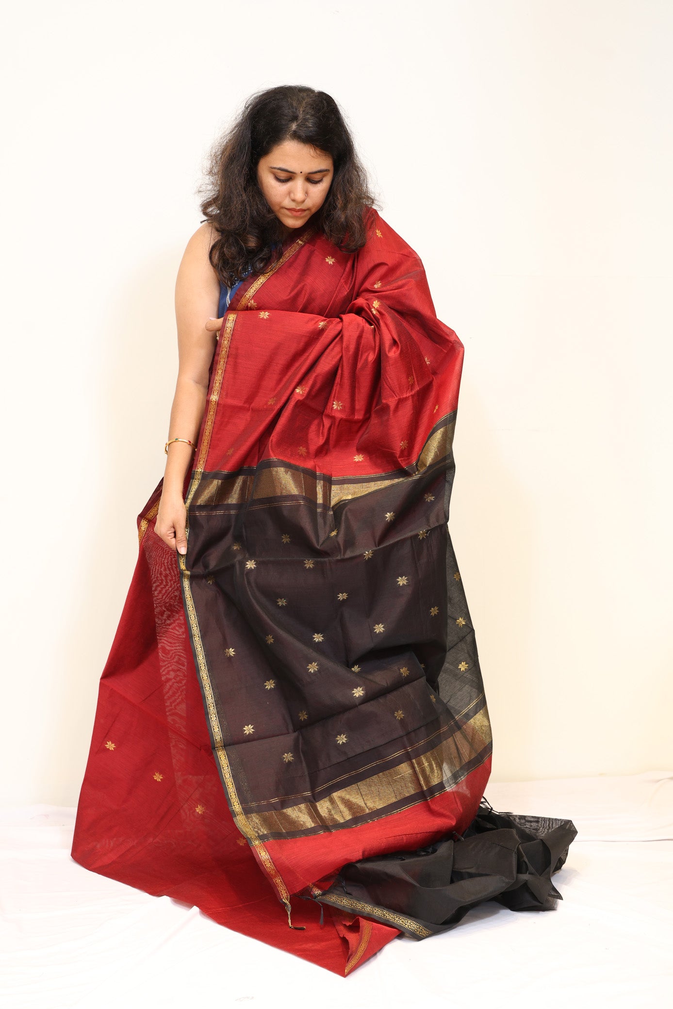 Red Semi Maheshwari Saree with Black Contrast Pallu