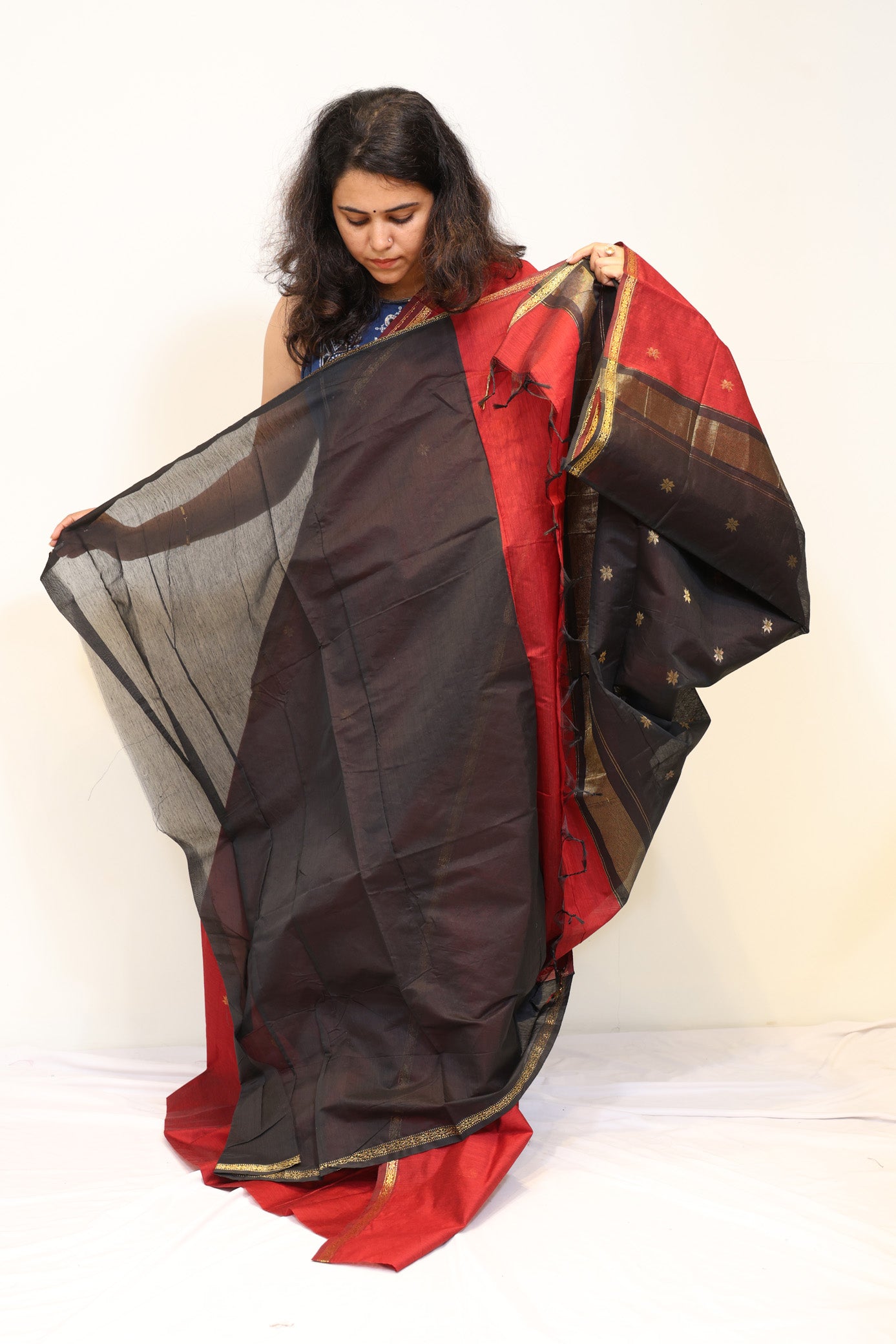 Red Semi Maheshwari Saree with Black Contrast Pallu