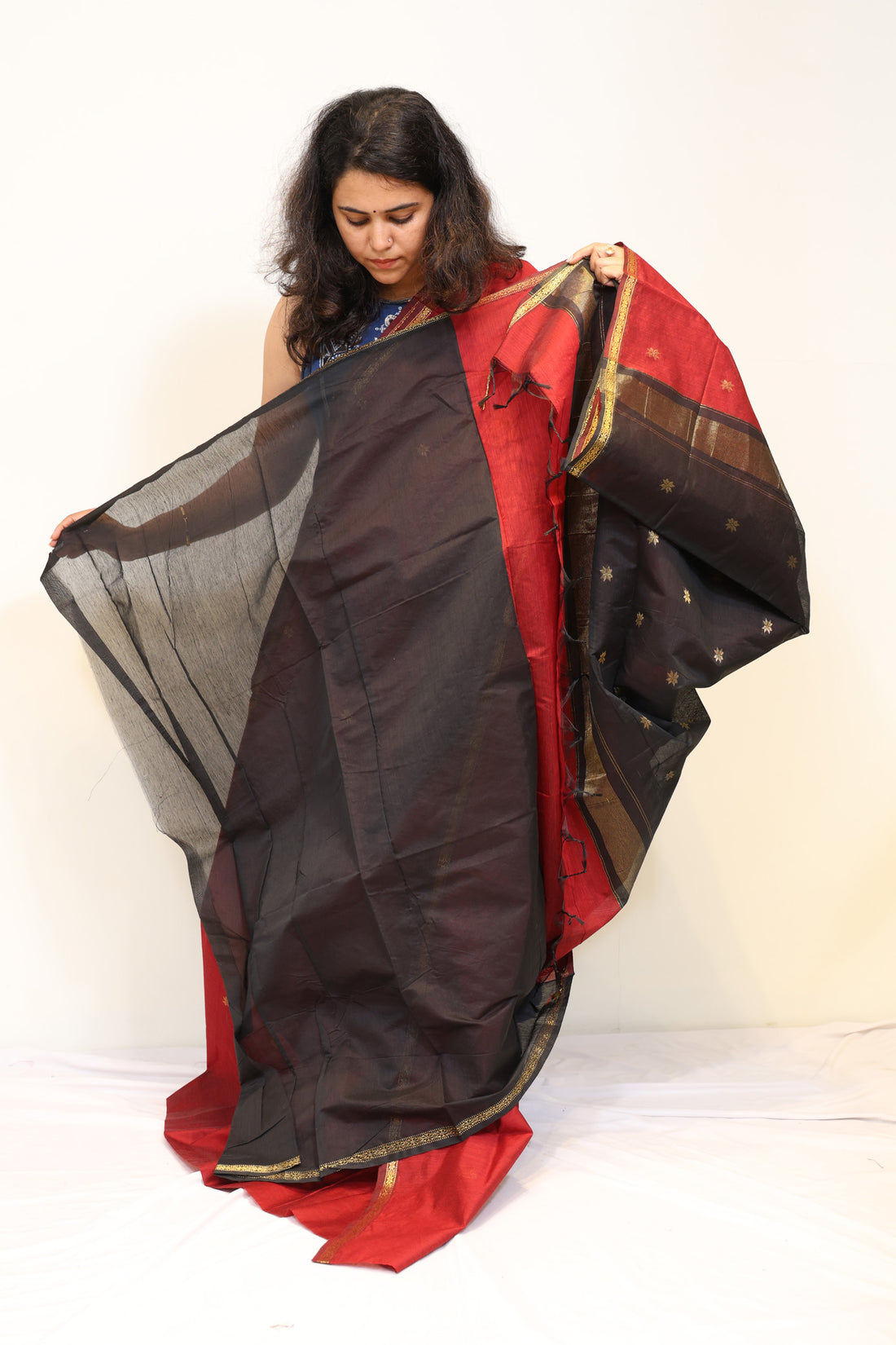 Red Semi Maheshwari Saree with Black Contrast Pallu